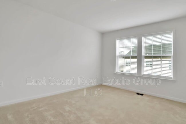 Building Photo - 204 Station Terrace W