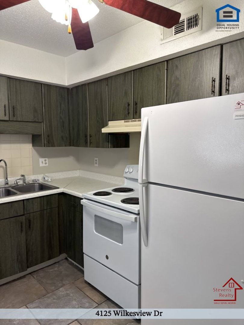 Building Photo - 4125 Wilkesview Dr