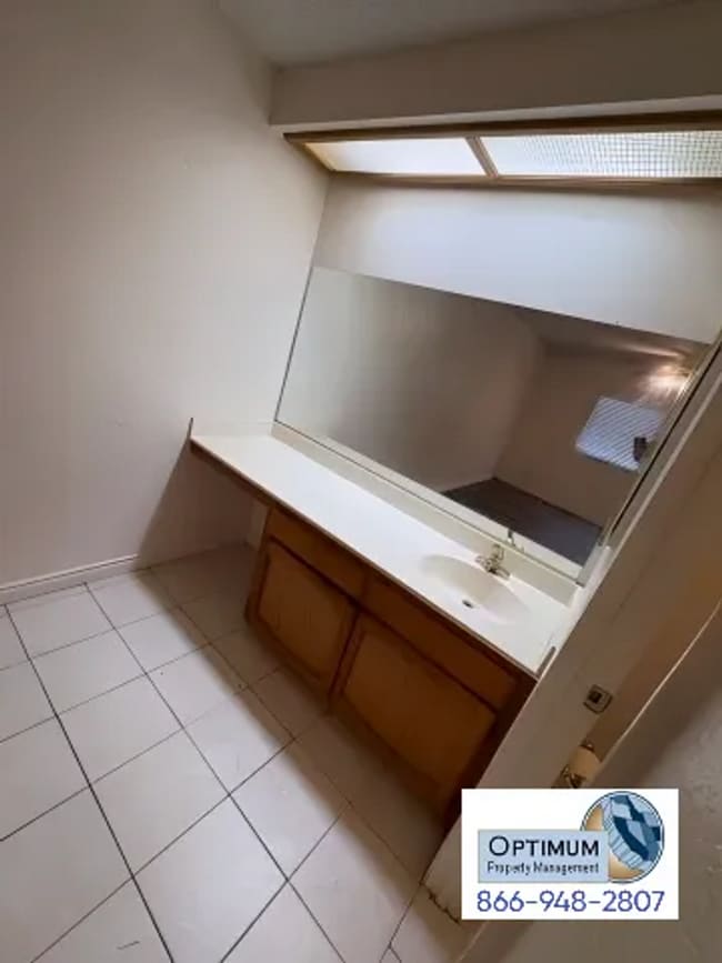 Building Photo - Beautiful 4-bedroom 2-bathroom home.