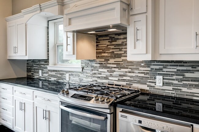 Building Photo - 2613 Waugh Dr