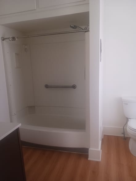 Building Photo - 323 N George St