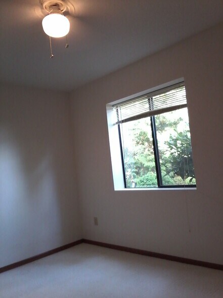 Building Photo - 18035 Upper Midhill Dr