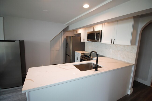 Building Photo - 488 N Lake Blvd