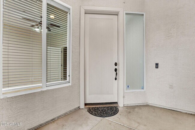 Building Photo - 1414 W Coral Reef Dr