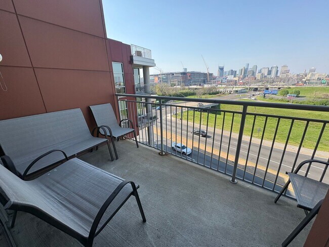 Building Photo - Oversized Loft With Downtown Views