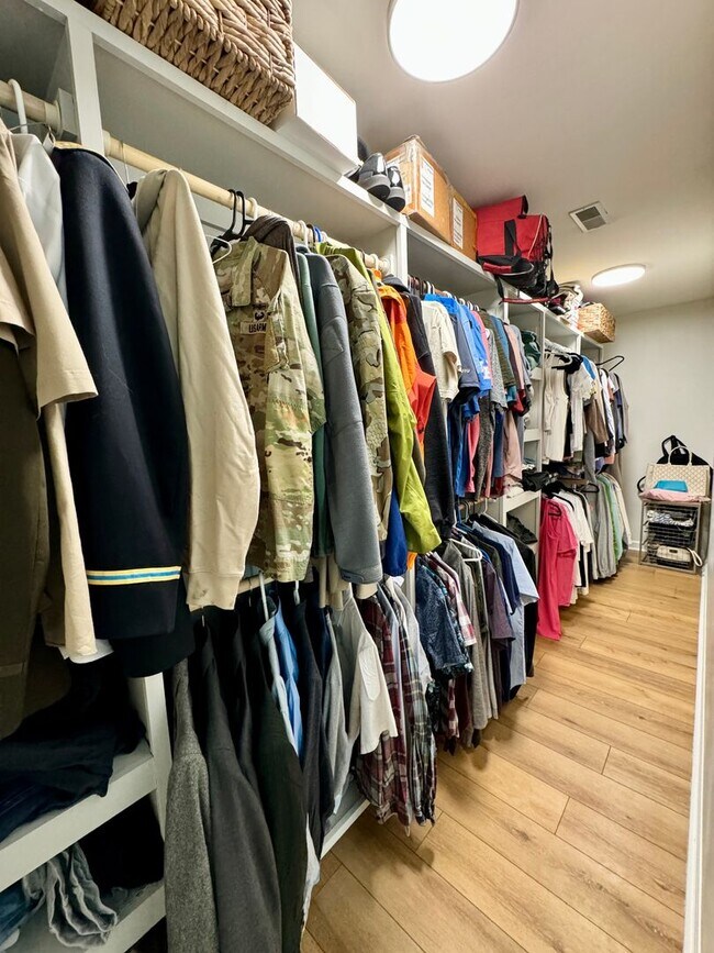 Building Photo - 4 Bedrooms with Finished Basement and Bonus Room!