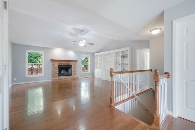 Building Photo - 4 Bed / 3 Bath ranch home