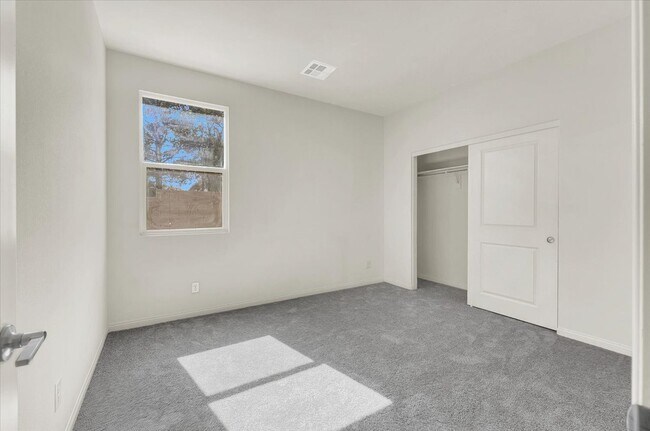 Building Photo - 4709 N Park St