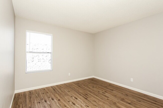 Building Photo - 2690 W Saddle Ranch Pl