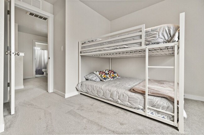 Building Photo - 2646 W Snyder St