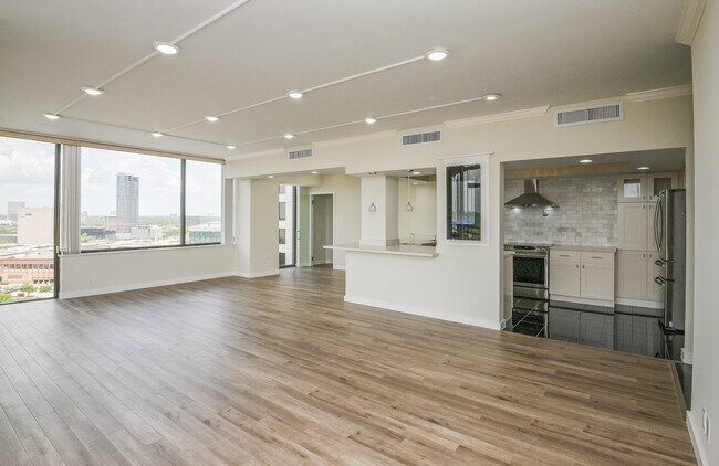 Building Photo - 15 Greenway Plz