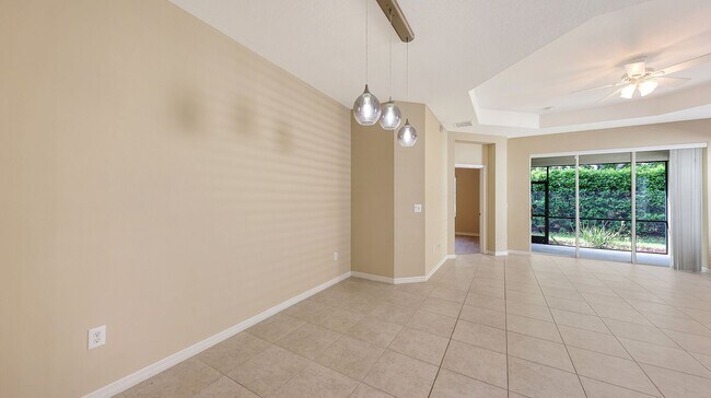 Building Photo - 2/2 plus den Villa in Fairfield with a 2 car garage