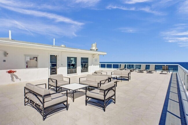 Building Photo - 2841 N Ocean Blvd