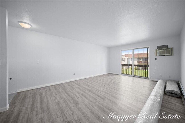 Building Photo - 1041 Abbey Ct