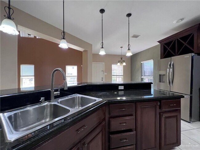 Building Photo - 33 Blue Jay Dr