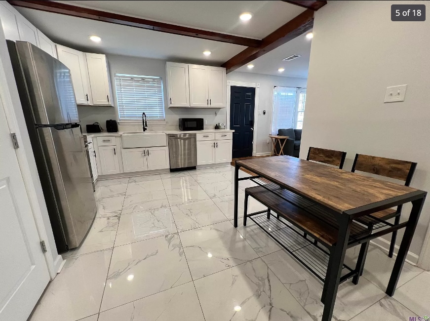 Building Photo - 911 S 12th St