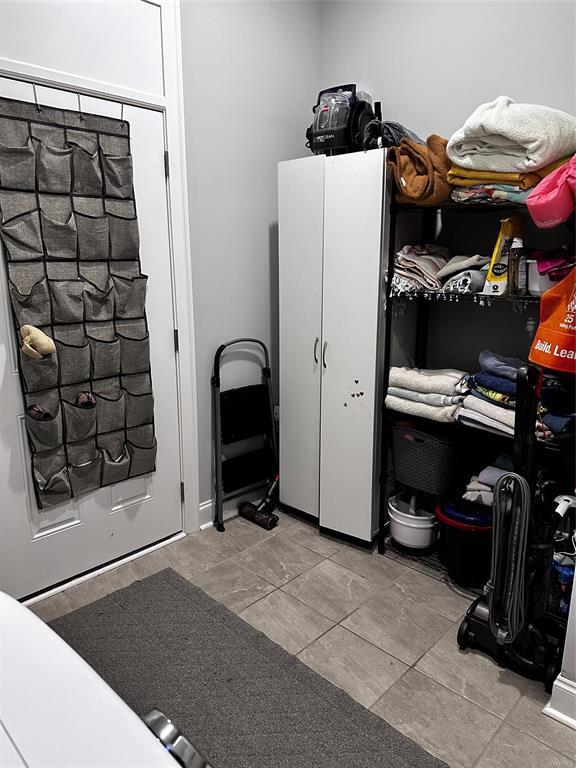 Building Photo - 1425 Charleston Dr