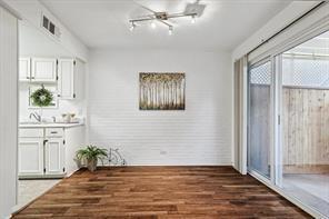 Building Photo - 15914 Club Crest Dr