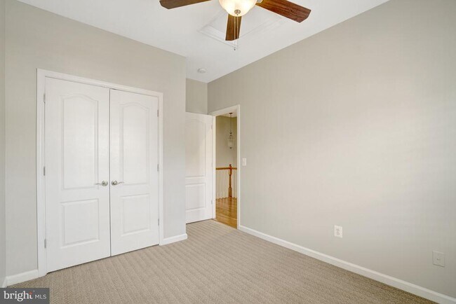 Building Photo - 6927 Rolling Creek Way