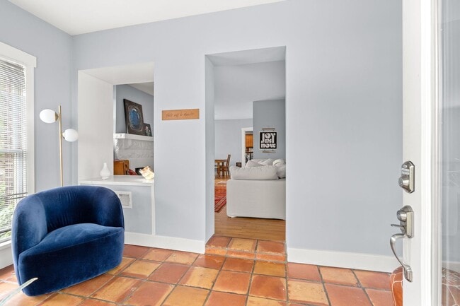 Building Photo - Walk to Hillsboro Village – 24th Ave S Gem!