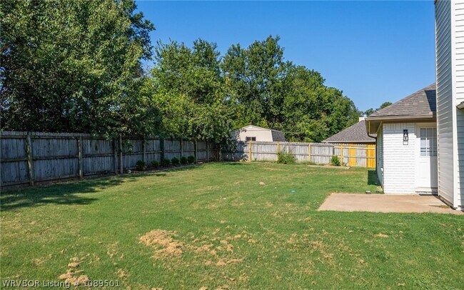 Building Photo - 8808 Skypark Dr