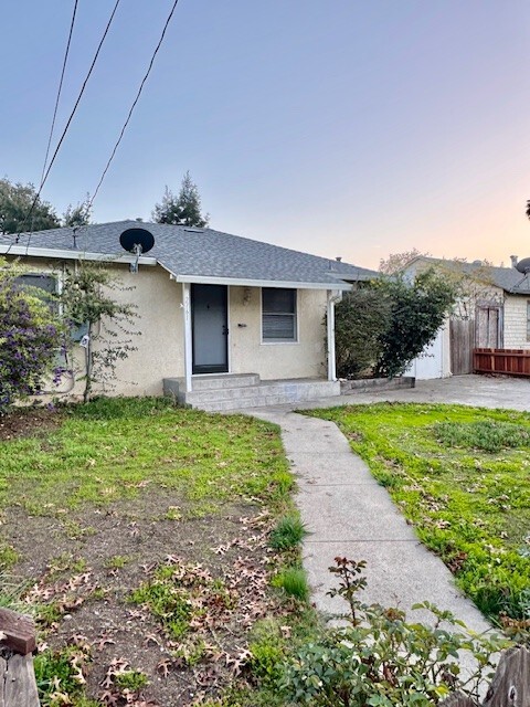 Building Photo - 2761 Bonifacio St