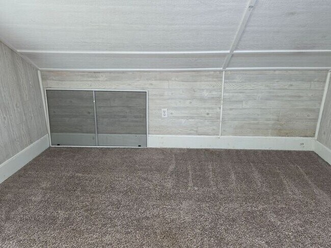 Building Photo - 3 bedroom home Eau Claire