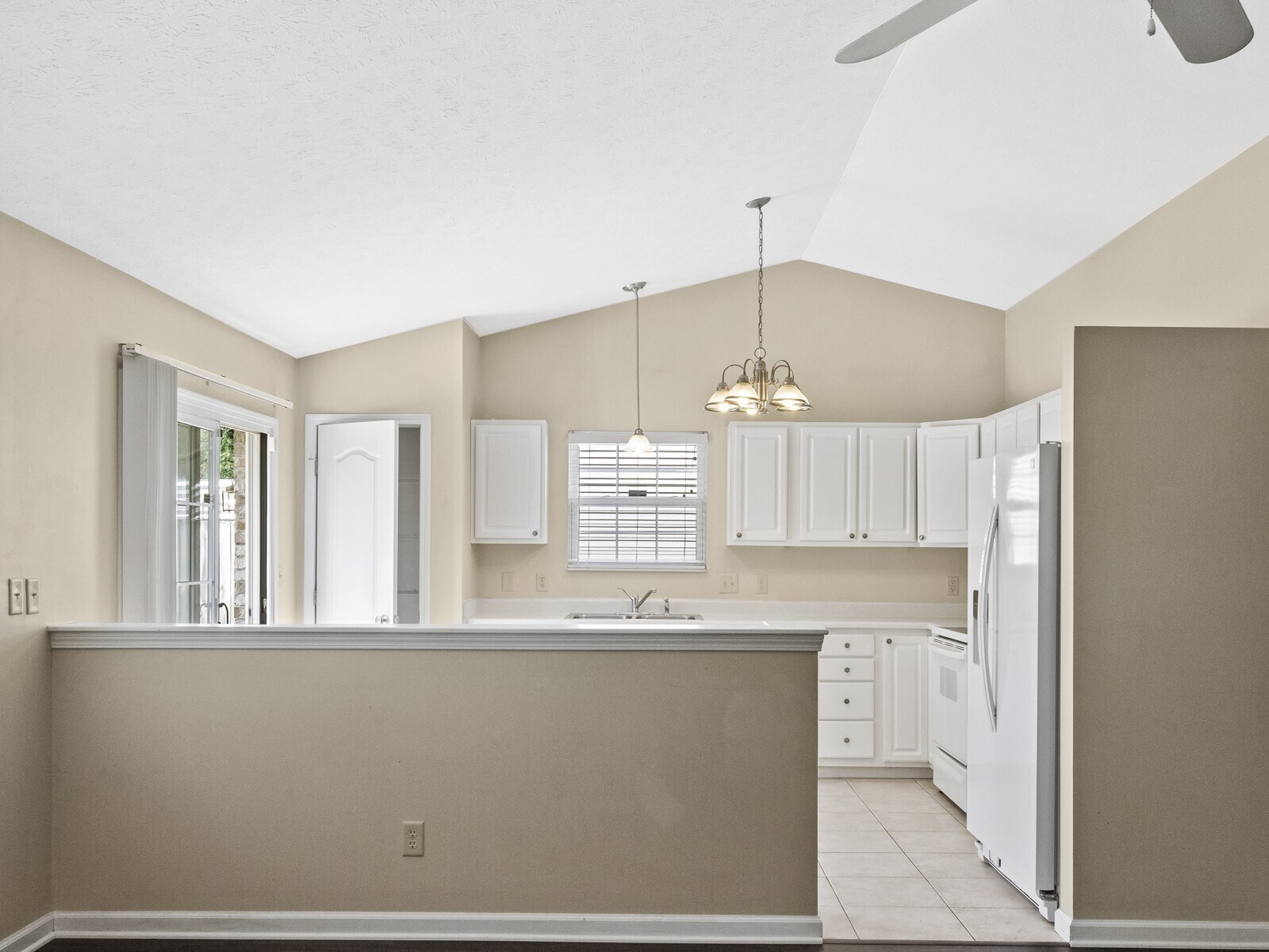 Building Photo - 114 Mark Twain Ct