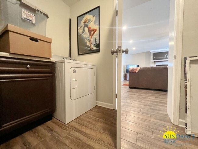 Building Photo - Gorgeous 3 Bedroom Home in Shalimar!