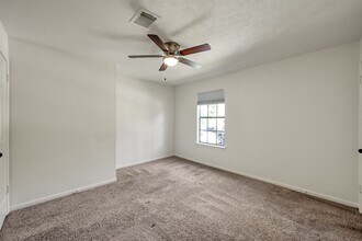 Building Photo - 23 Heathstone Pl