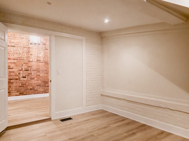 Building Photo - 2 Park Terrace