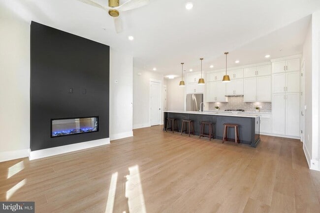 Building Photo - 23651 Havelock Walk Ter