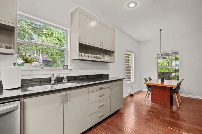 Building Photo - 2111 E 8th St