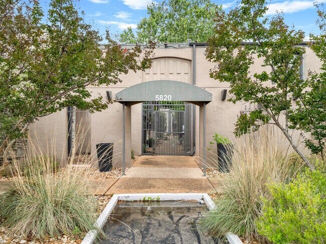 Building Photo - 5820 Berkman Dr