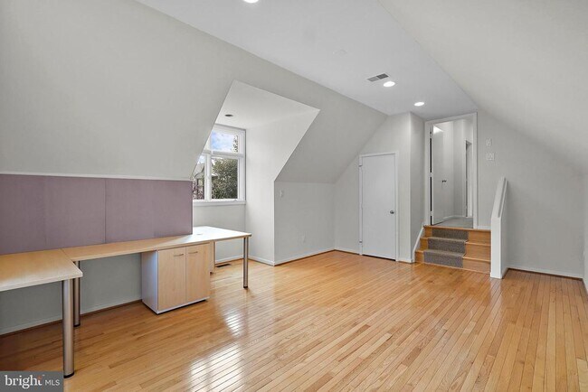 Building Photo - 1460 Waterfront Rd