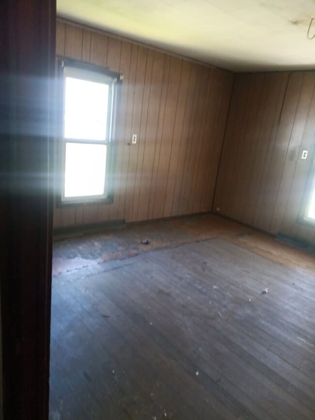 Building Photo - 313 S Dye St