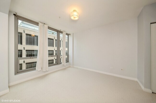 Building Photo - 565 W Quincy St