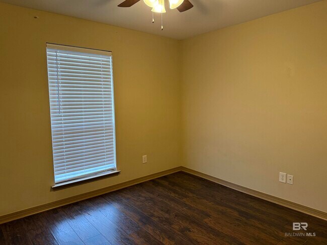 Building Photo - 25920 Argonne Dr