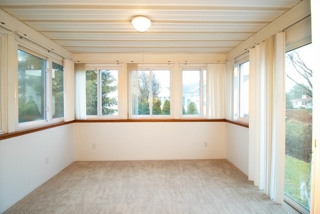 Building Photo - 59 Brookbend Way E