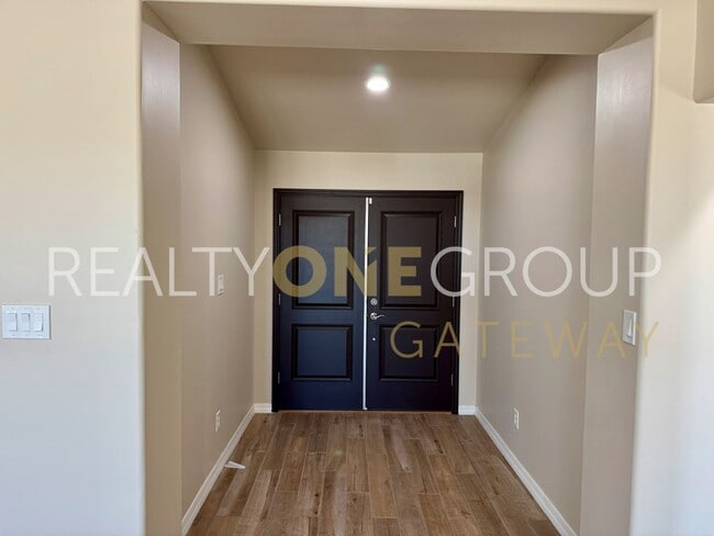 Building Photo - Enjoy those Arizona Sunset in this Three Bedroom Two Bath Home full of upgrades !!