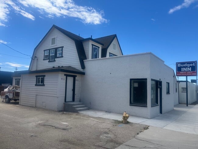 Building Photo - 907