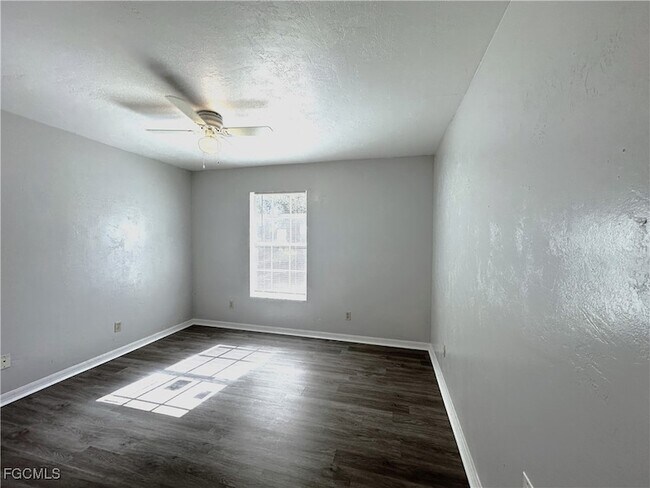 Building Photo - 3120 Economy St