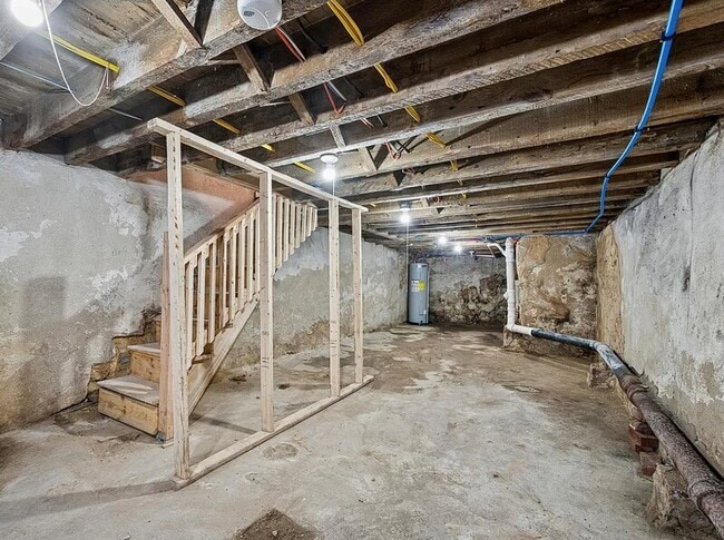 Building Photo - 2412 S Franklin St