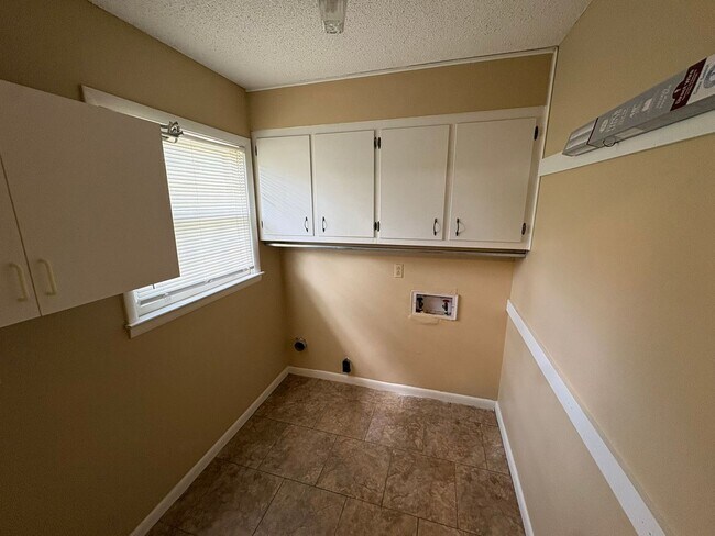 Building Photo - 107 Teressa Dr