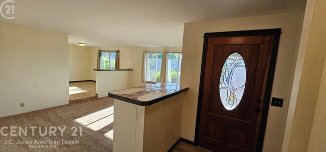 Building Photo - Single Family Home in NE Grants Pass with RV Parking