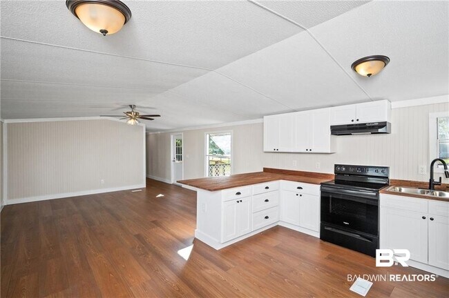 Building Photo - 16962 Lea Cir