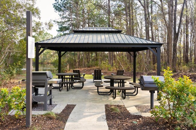 Building Photo - 2 Bedroom 1 Bath Condo in Park West - Moun...