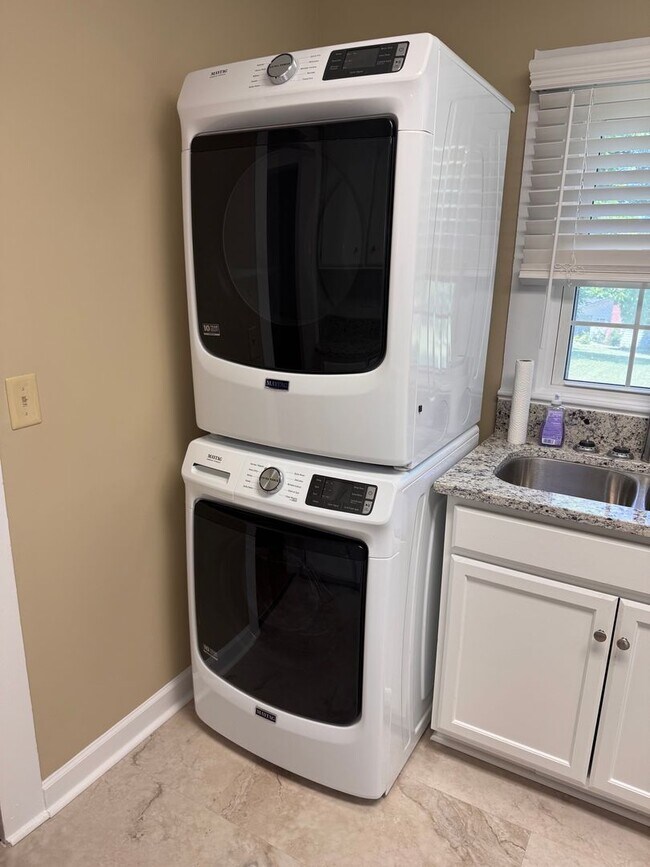 Building Photo - 3 Bed, 1 Bath Newly Renovated Home in Asheboro!