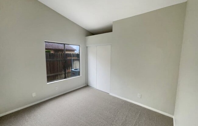 Building Photo - 376 Win Ct