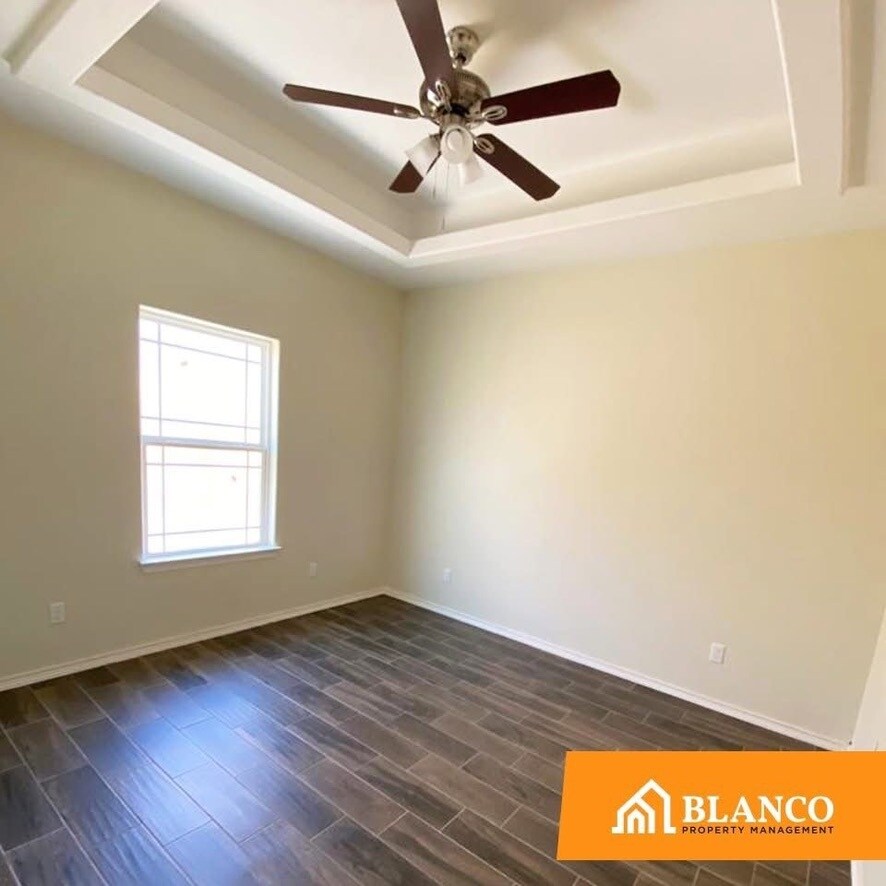 Building Photo - 1008 Calle Naranja